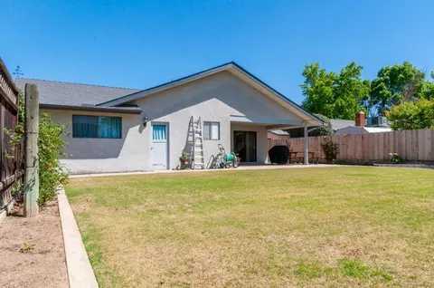888 E Davis Dr, Dinuba, CA 93618 photo 12