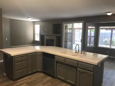 1191 Pine Dr, Lemoore, CA 93245 photo 9