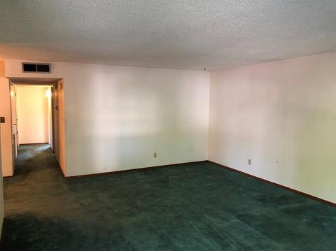 1633 S Johnson St, Visalia, CA 93277 photo 2