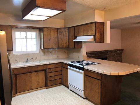 1633 S Johnson St, Visalia, CA 93277 photo 6