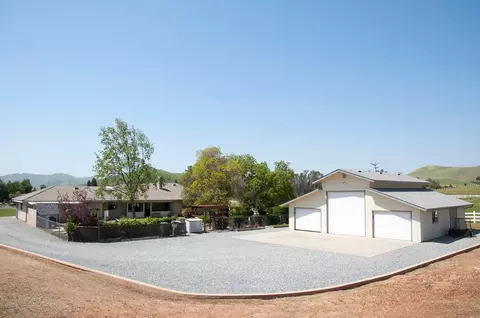 31014 Angus Loop Dr, Springville, CA 93265 photo 1