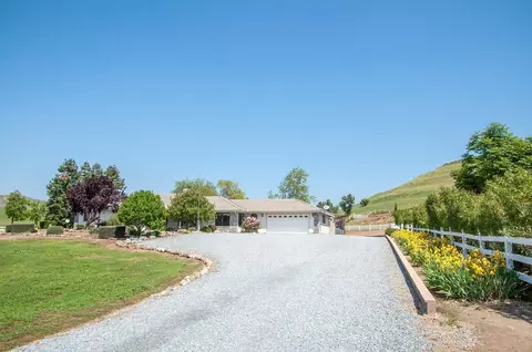 31014 Angus Loop Dr, Springville, CA 93265 photo 9