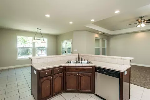 324 Hemmingway Ct, Tulare, CA 93274 photo 12