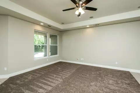 324 Hemmingway Ct, Tulare, CA 93274 photo 8