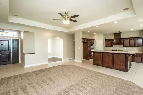324 Hemmingway Ct, Tulare, CA 93274 photo 5