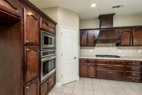 324 Hemmingway Ct, Tulare, CA 93274 photo 10