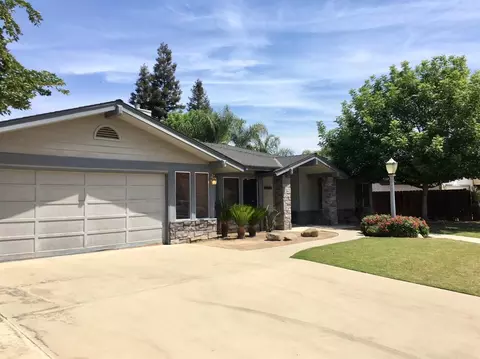 2620 E Paradise Ave, Visalia, CA 93292 photo 2