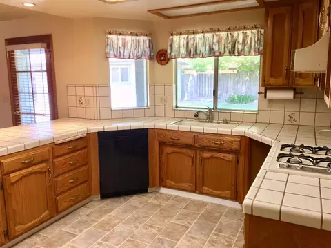 2620 E Paradise Ave, Visalia, CA 93292 photo 15