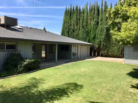 2620 E Paradise Ave, Visalia, CA 93292 photo 3