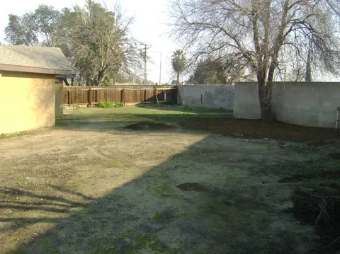 577 Tammy Ln, Lemoore, CA 93245 photo 9