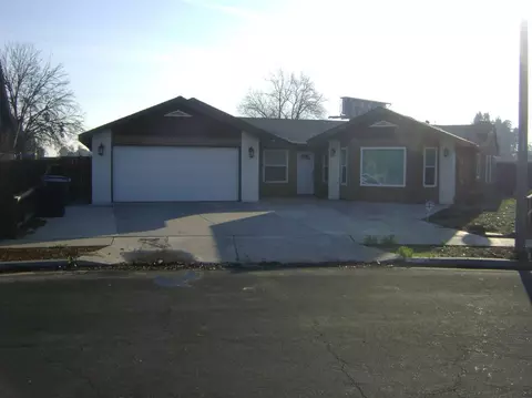 577 Tammy Ln, Lemoore, CA 93245 photo 1
