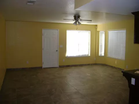 577 Tammy Ln, Lemoore, CA 93245 photo 5