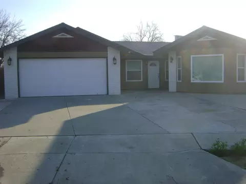 577 Tammy Ln, Lemoore, CA 93245 photo 3