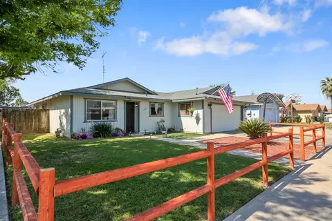 1397 E Levin Ave, Tulare, CA 93274 photo 1