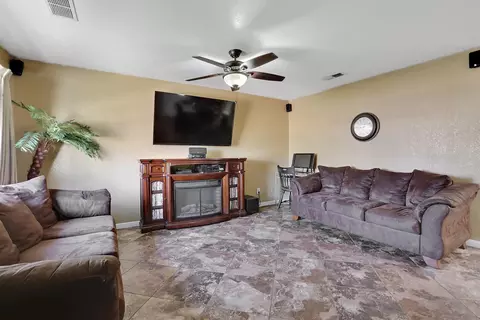 1397 E Levin Ave, Tulare, CA 93274 photo 5