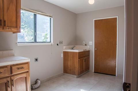 926 Murphy Dr, Lemoore, CA 93245 photo 2