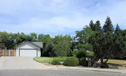 2425 E Hillcrest Ct, Visalia, CA 93292 photo 1