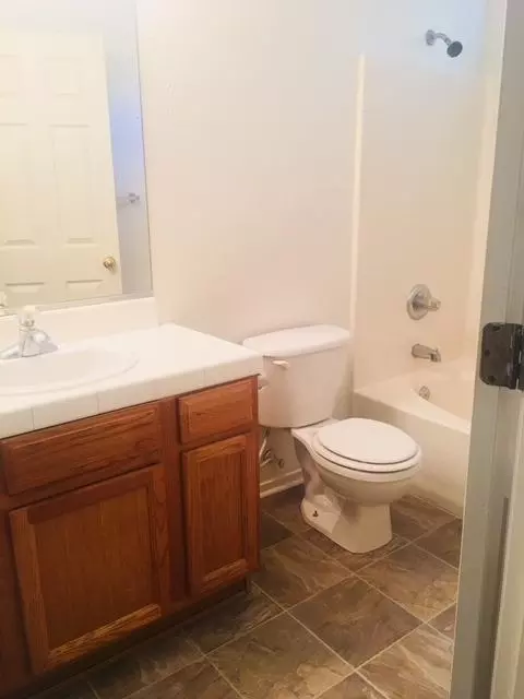 1738 E Monte Verde Ave, Visalia, CA 93292 photo 11