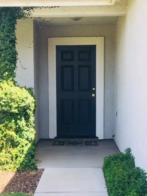 1738 E Monte Verde Ave, Visalia, CA 93292 photo 4