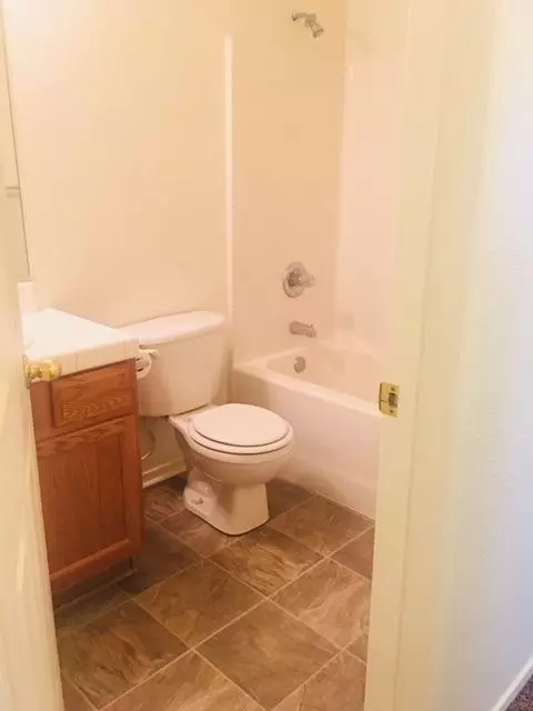 1738 E Monte Verde Ave, Visalia, CA 93292 photo 9