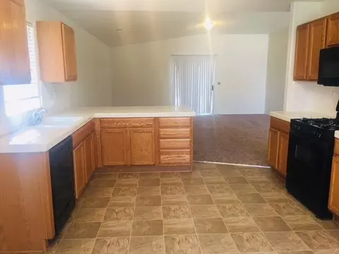 1738 E Monte Verde Ave, Visalia, CA 93292 photo 7