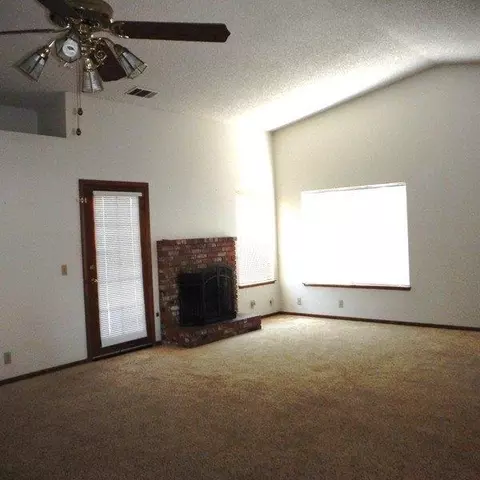 1836 E Laurel Ave, Visalia, CA 93292 photo 5