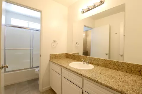 1400 E Laurel Ave, Tulare, CA 93274 photo 9