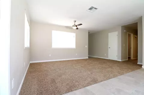 1400 E Laurel Ave, Tulare, CA 93274 photo 4