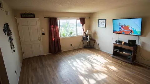 596 Gemini St, Tulare, CA 93274 photo 2