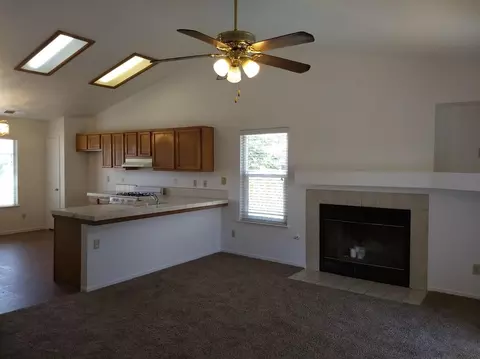 2040 E Pershing Ave, Visalia, CA 93292 photo 4
