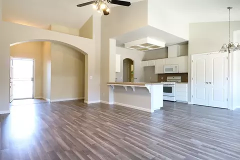 2326 Eagle Ct, Tulare, CA 93274 photo 2