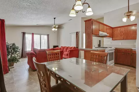 1324 E Sunnyview Ave, Visalia, CA 93292 photo 8