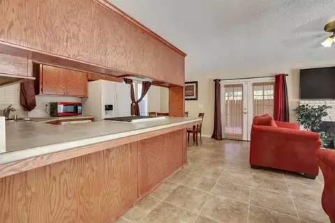 1324 E Sunnyview Ave, Visalia, CA 93292 photo 9
