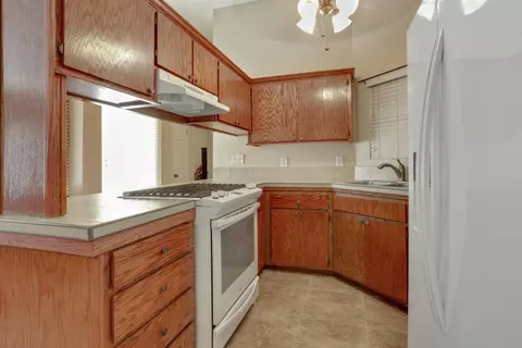 1324 E Sunnyview Ave, Visalia, CA 93292 photo 11