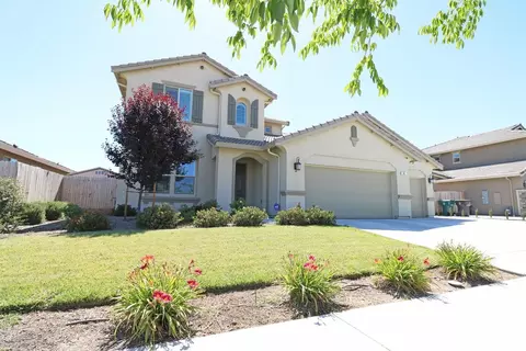 544 Hampton St, Tulare, CA 93274 photo 2