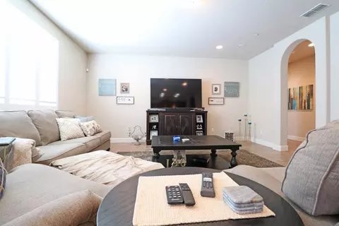 544 Hampton St, Tulare, CA 93274 photo 13