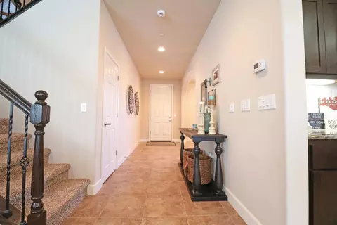 544 Hampton St, Tulare, CA 93274 photo 5