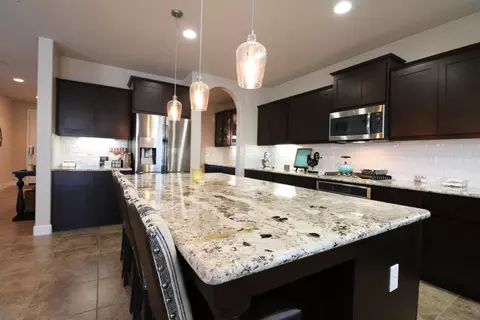 544 Hampton St, Tulare, CA 93274 photo 9