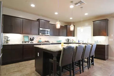 544 Hampton St, Tulare, CA 93274 photo 7