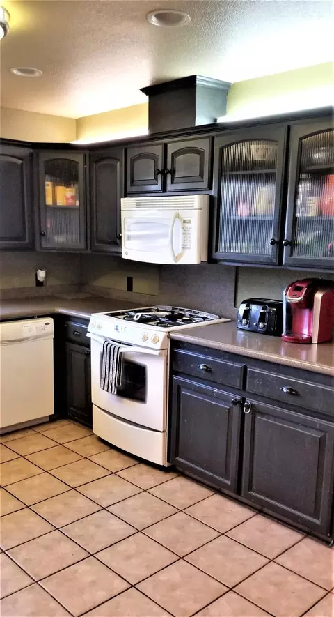 3330 E Douglas Ave, Visalia, CA 93292 photo 4