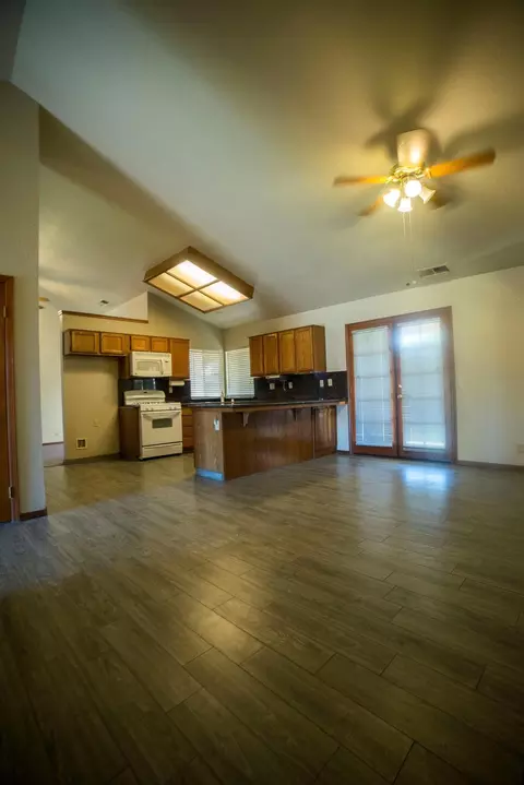 1204 E Fairview Ave, Tulare, CA 93274 photo 7