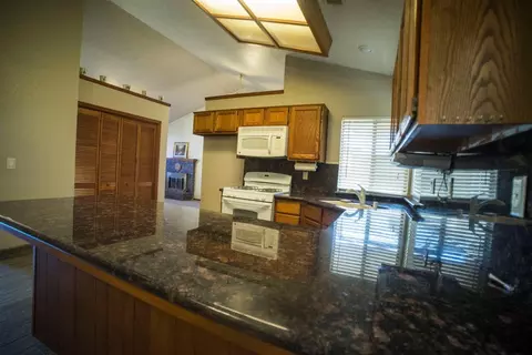 1204 E Fairview Ave, Tulare, CA 93274 photo 9