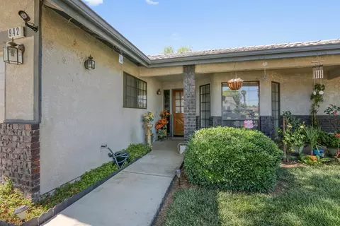 942 Willowood Ct, Hanford, CA 93230 photo 4