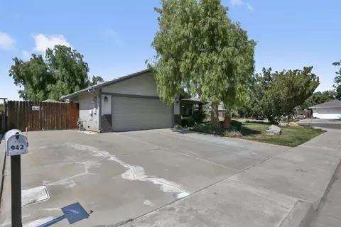 942 Willowood Ct, Hanford, CA 93230 photo 2
