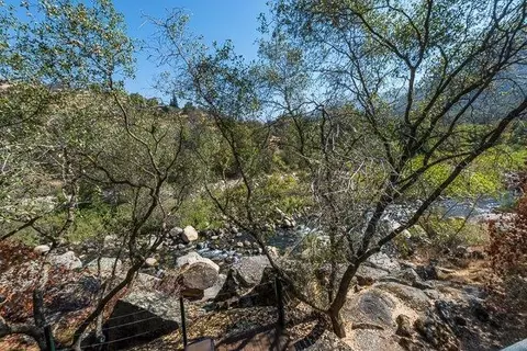 44255 Sierra Dr, Three Rivers, CA 93271 photo 3