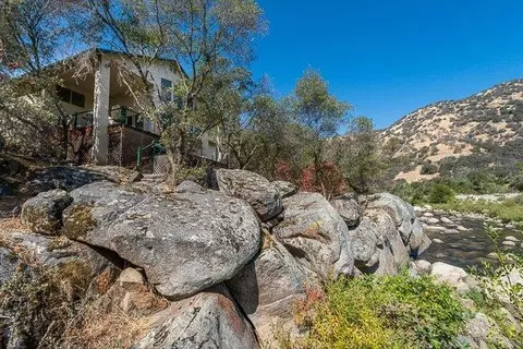 44255 Sierra Dr, Three Rivers, CA 93271 photo 2