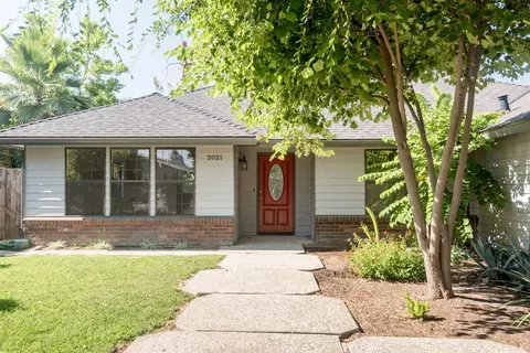 2021 E Harvard Ct, Visalia, CA 93292 photo 3