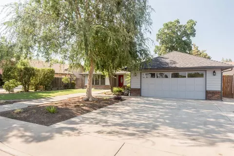 2021 E Harvard Ct, Visalia, CA 93292 photo 2