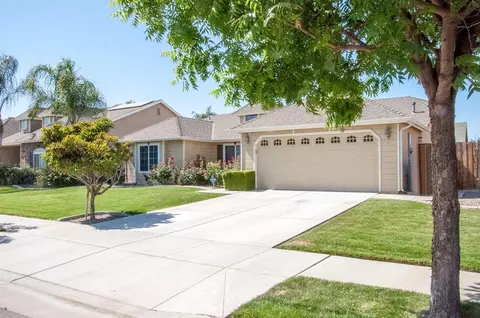 1100 Avalon Dr, Lemoore, CA 93245 photo 2