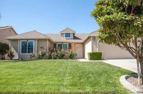 1100 Avalon Dr, Lemoore, CA 93245 photo 1